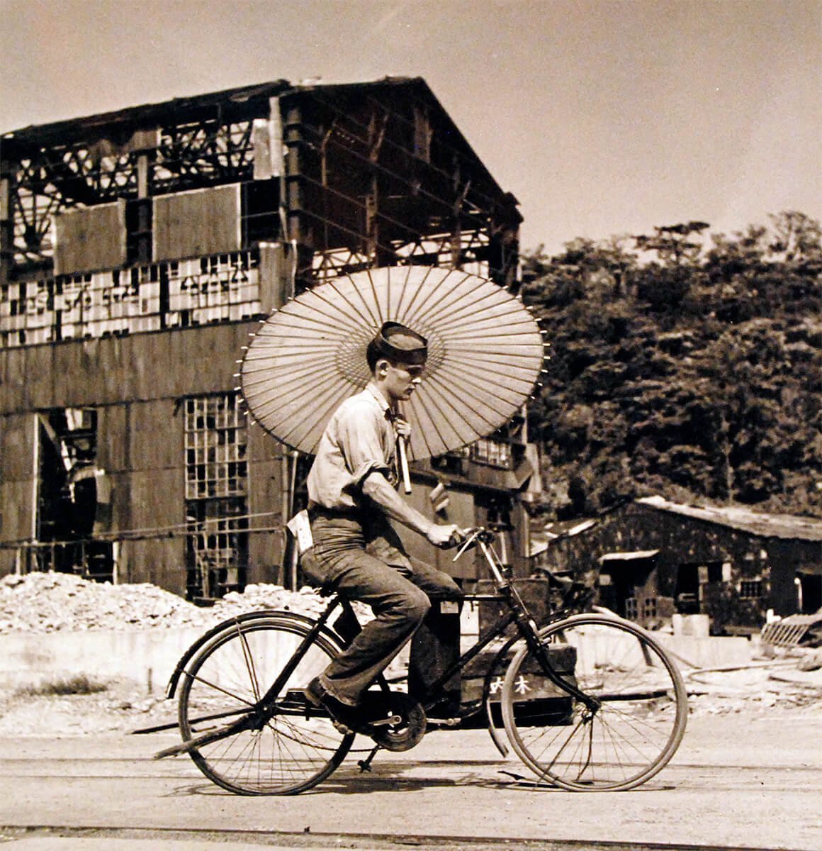 US Navy Seaman Paul Gray in Tokyo, Japan, Sep 1945,  National Museum of the United States Navy<p>© Wayne Miller</p>