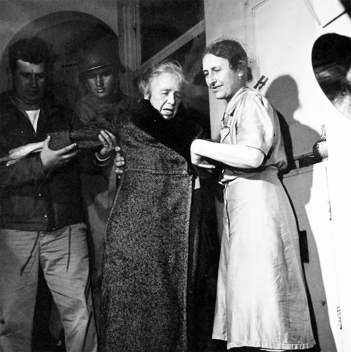 Mrs. Elizabeth Nash being freed from an internment camp in Saitama Prefecture, Japan, Sep 1945,  National Museum of the United States Navy<p>© Wayne Miller</p>