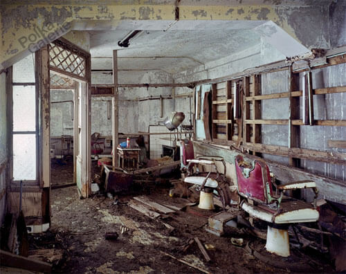 Salon de beauté et coiffeur, bâtiment 65, Gunkanjima 2012<p>© Yves Marchand & Romain Meffre</p>