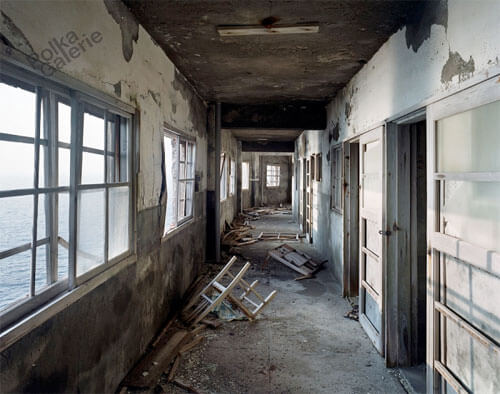 Couloir, bâtiment 31, Gunkanjima 2012<p>© Yves Marchand & Romain Meffre</p>