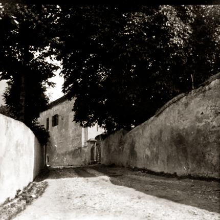 Narrow Road in Alpine Village, c.1920s<p>© Artur Nikodem</p>