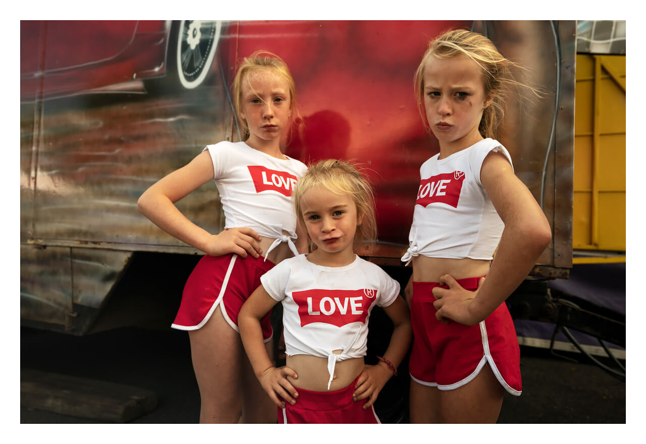 Love Girls At The Puck Horse Fair - Irish Travellers<p>© Bob Newman</p>