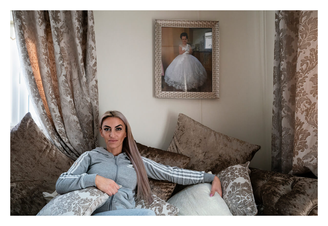 Shaaryn And Her Daughter Bonnie (Bonnie Portrayed On Her First Communion Day) - Irish Travellers<p>© Bob Newman</p>