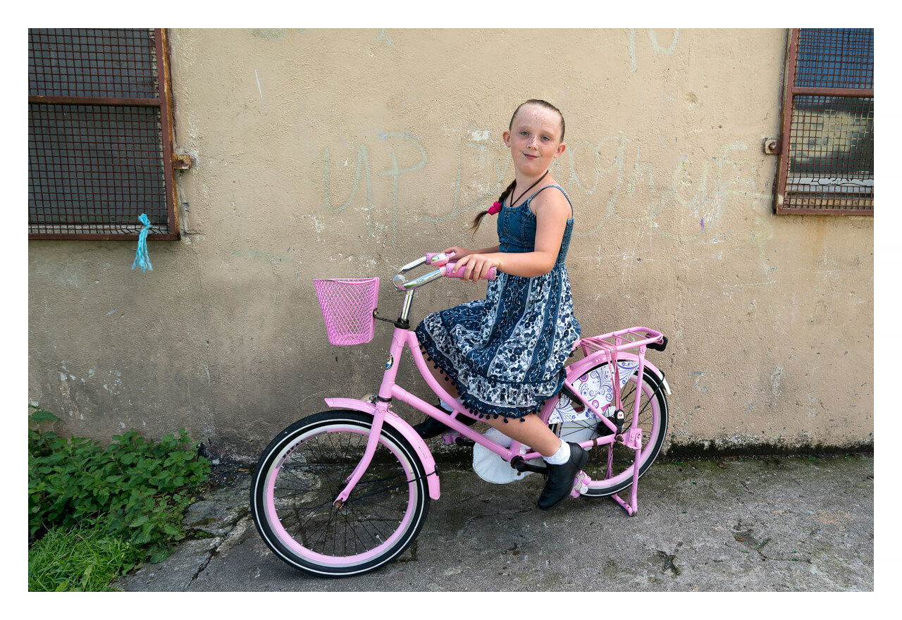 Helen Marie And Her New Pink Bike - Irish Traveller<p>© Bob Newman</p>