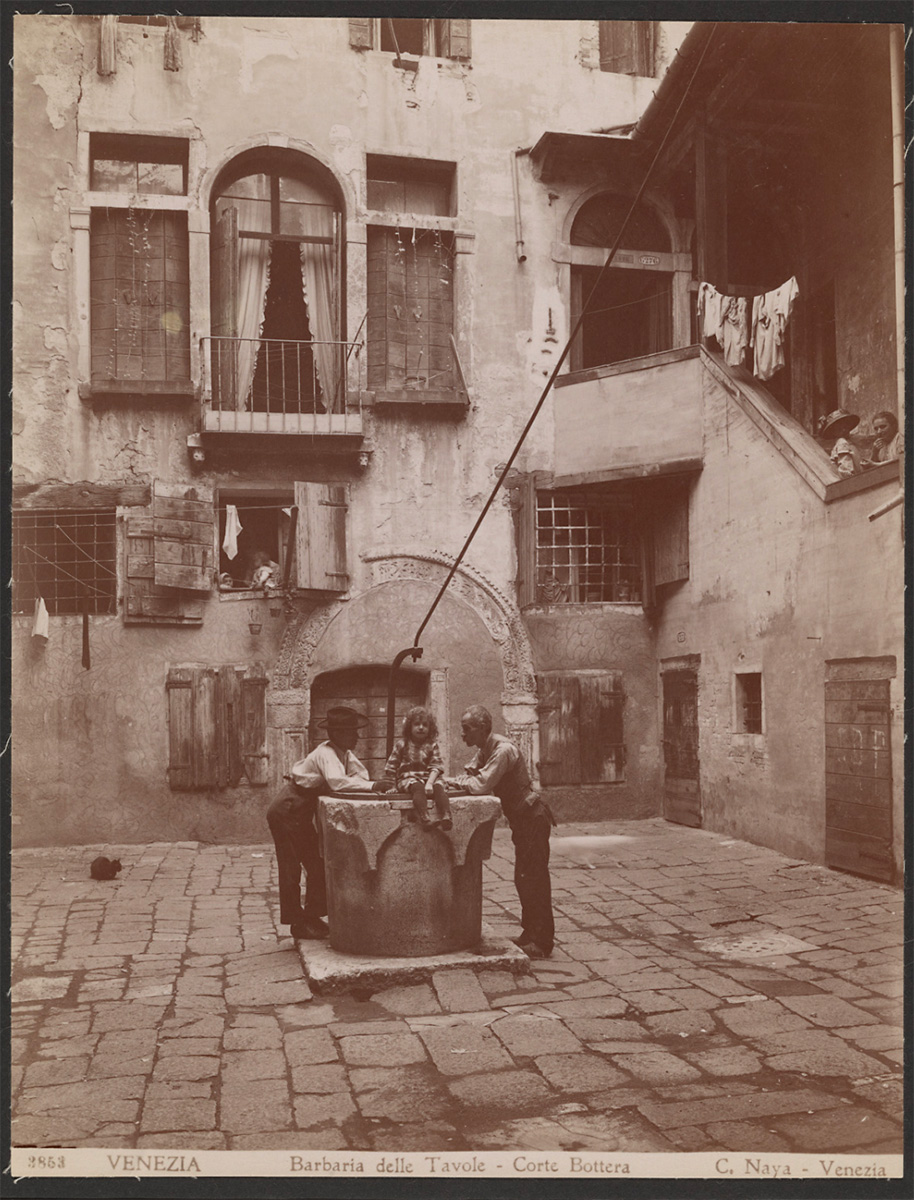 Barbaria delle Tavole - Bottera Courtyard, about 1860–1880 - J. Paul Getty Museum<p>© Carlo Naya</p>