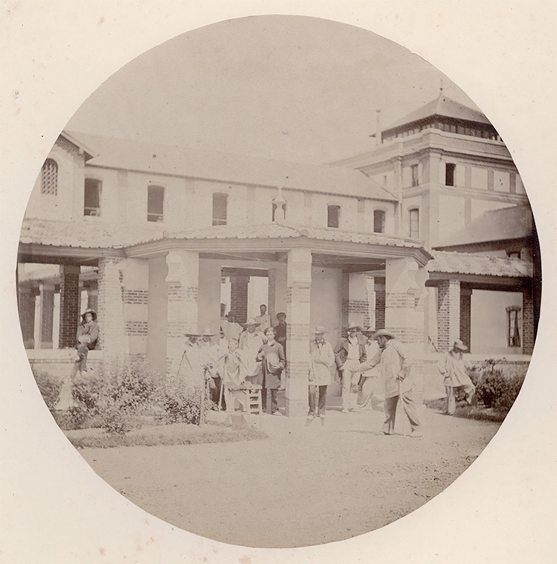 Outside Vincennes Imperial Asylum 1859<p>Courtesy Vintage Works, Ltd / © Charles Nègre</p>