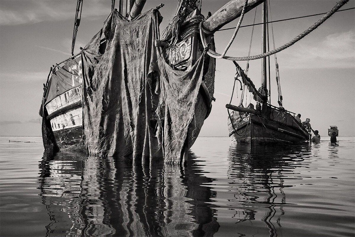 DHOWS AT ANCHOR<p>© Gilles Nicolet</p>