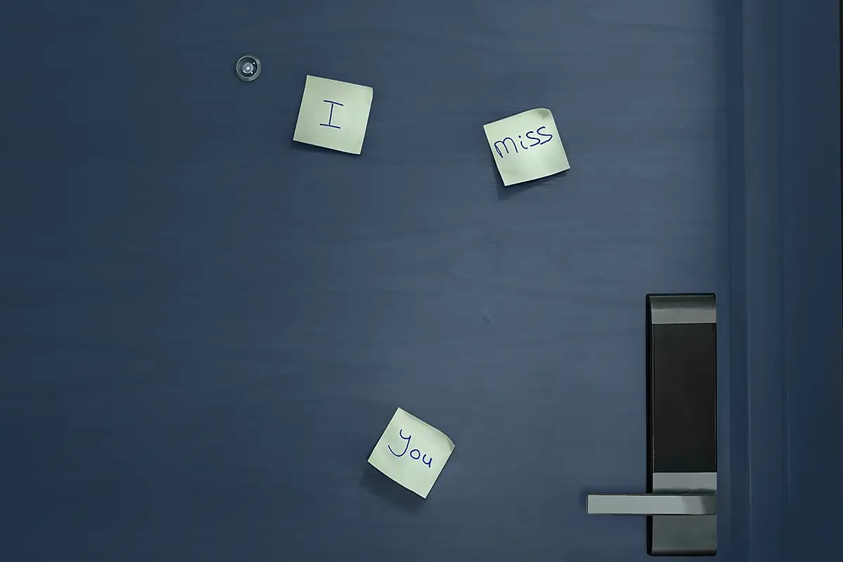 Post-it: I Miss You: Three notes on a door: I miss you. A message left in absence—unanswered.<p>© Kantaya New</p>