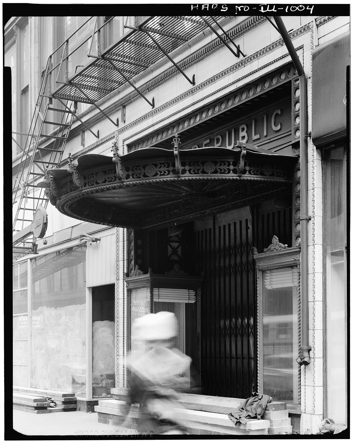 Historic American Buildings Survey Richard Nickel, Photographer November-December 1960 EXTERIOR- ENTRANCE ON ADAMS STREET - Republic Building, 209 Sou<p>© Richard Nickel</p>