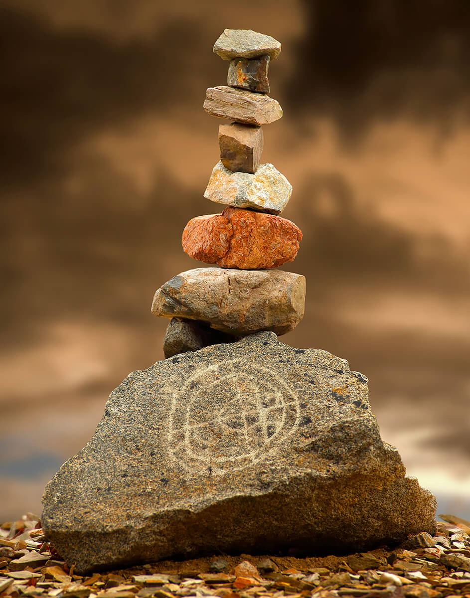 Cairn with prtroglyph<p>© Dale Odell</p>