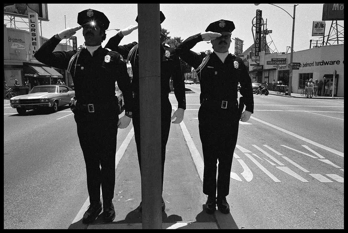 3 Cop Salute<p>© Ave Pildas</p>