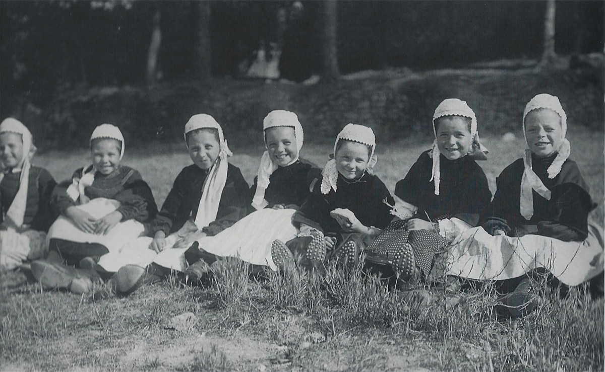 Fillettes de Pont-l’Abbé en 1900<p>© Constant Puyo</p>