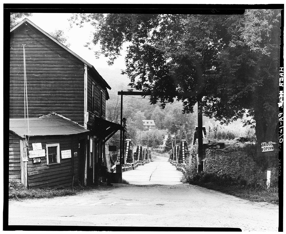 Delaware and Hudson Canal, Delaware Aqueduct, Spanning Delaware River, Lackawaxen, Pike County, PA<p>© David Plowden</p>