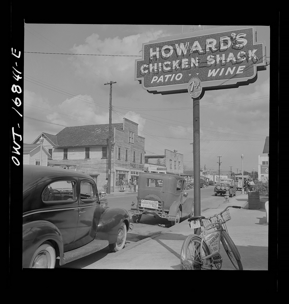 Daytona Beach, Florida. Street scene 1943<p>© Gordon Parks</p>
