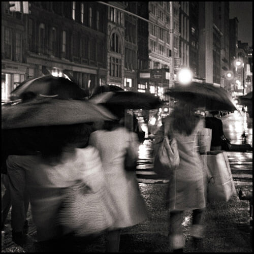 Passing Strangers, from the series Gotham<p>© Sean Perry</p>