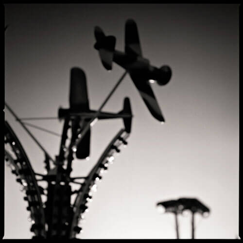 Airshow, from the series Fairgrounds<p>© Sean Perry</p>