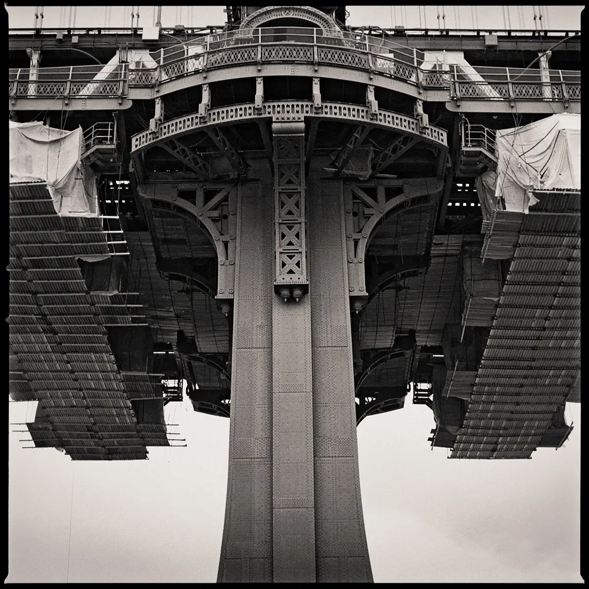 Manhattan Suspension Bridge, from the series Gotham<p>&copy; Sean Perry</p>