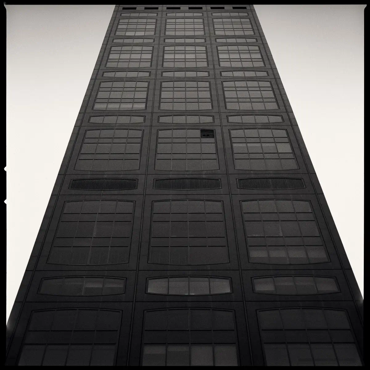 450 Park Avenue, from the series Monolith<p>&copy; Sean Perry</p>