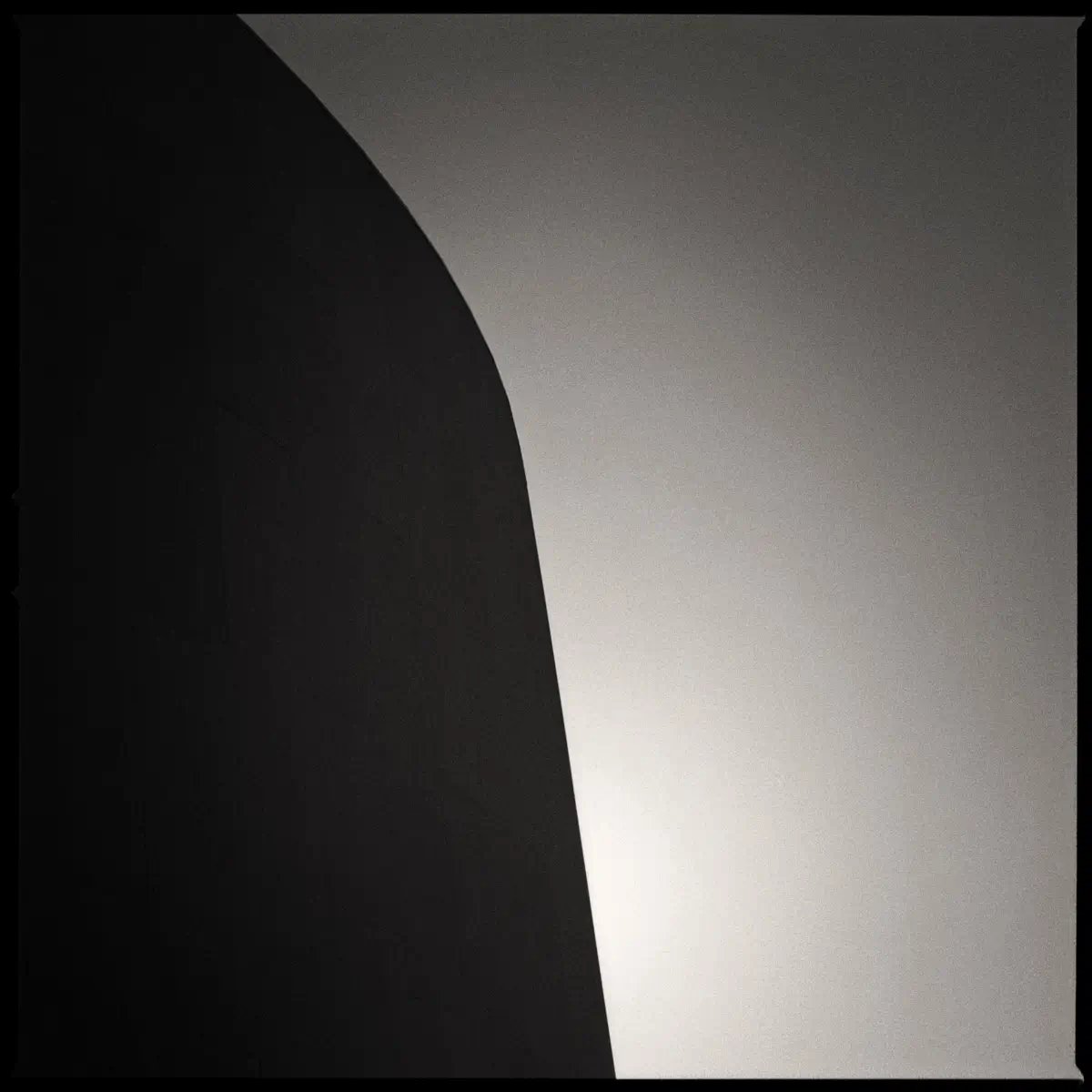 Reciprocity, from the series Transitory<p>&copy; Sean Perry</p>