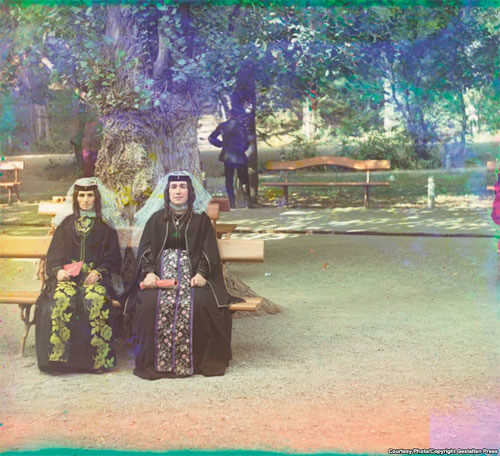 Armenian Women in Holiday Attire in Artvin, between 1905 and 1915 <p>© Sergey Prokudin-Gorsky</p>