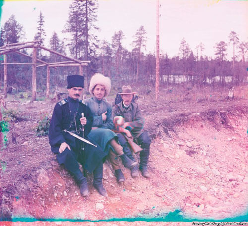 Group, Myself with Two Others, Murman, 1915 <p>© Sergey Prokudin-Gorsky</p>