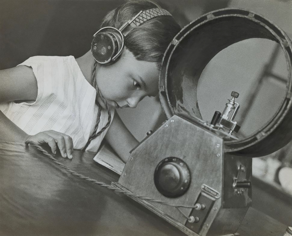 Radio listener. 1929<p>© Aleksander Rodchenko</p>