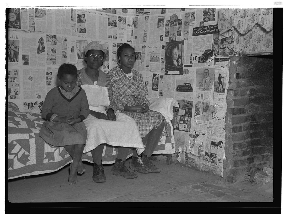 Descendants of slaves of the Pettway plantation, at Gees Bend, Alabama. They are still living very primitively on the plantation, February 1937 - Libr<p>© Arthur Rothstein</p>