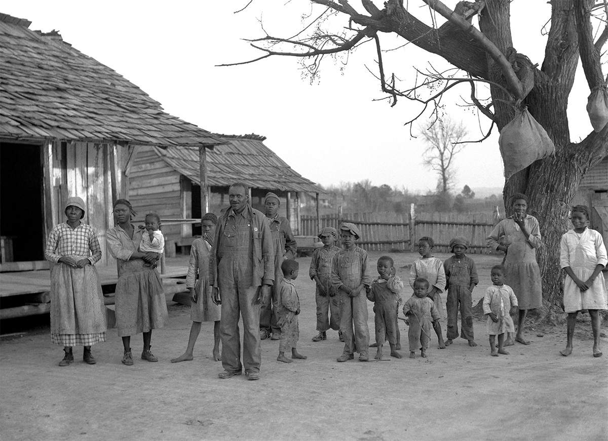 Descendants of former slaves of the Pettway plantation, Alabama, USA., February 1937 - Library of Congress<p>© Arthur Rothstein</p>