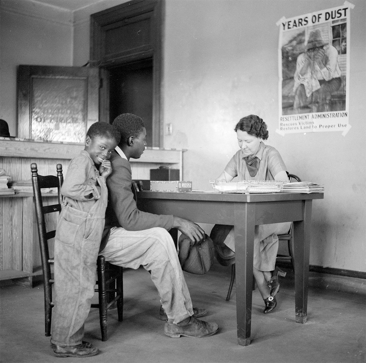 Rehabilitation client repays loan. Smithfield, North Carolina, October 1936 - Library of Congress<p>© Arthur Rothstein</p>