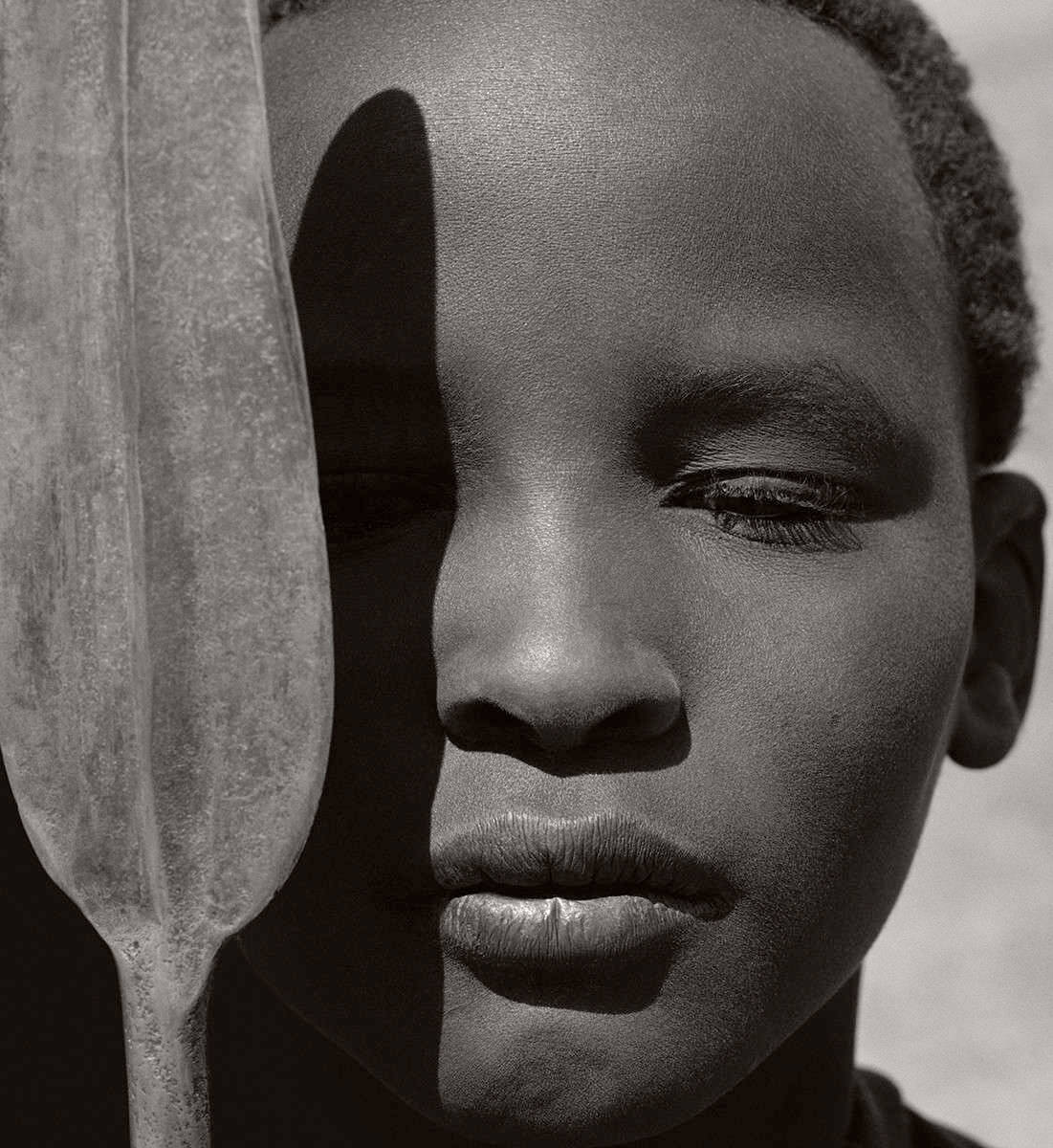 1993 africa Loriki with Spear MFA Collection<p>Courtesy Trunk Archive / © Herb Ritts</p>