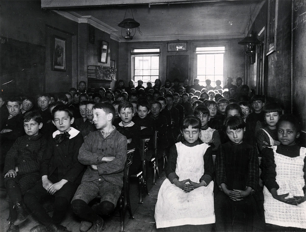 Skolebarn, New York. Fra publikasjon: Photographer and Citizen, Alland 1974<p>© Jacob Riis</p>