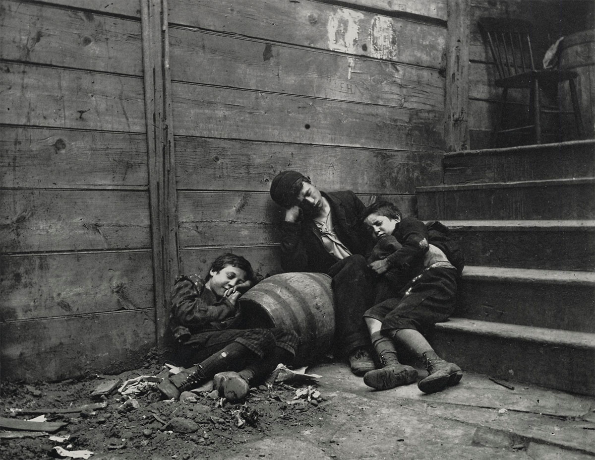 omaden der Straße, Straßenjungen im Schlafquartier, Unknown date<p>© Jacob Riis</p>