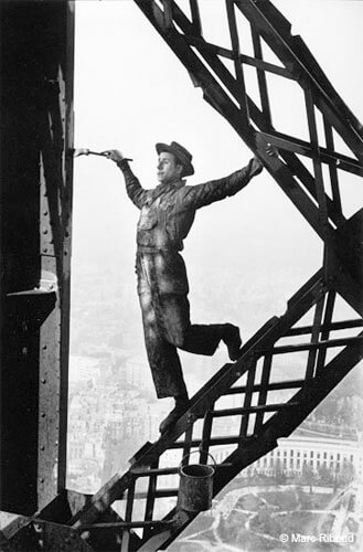 Eiffel Tower Painter, Paris, 1953 - Marc Riboud