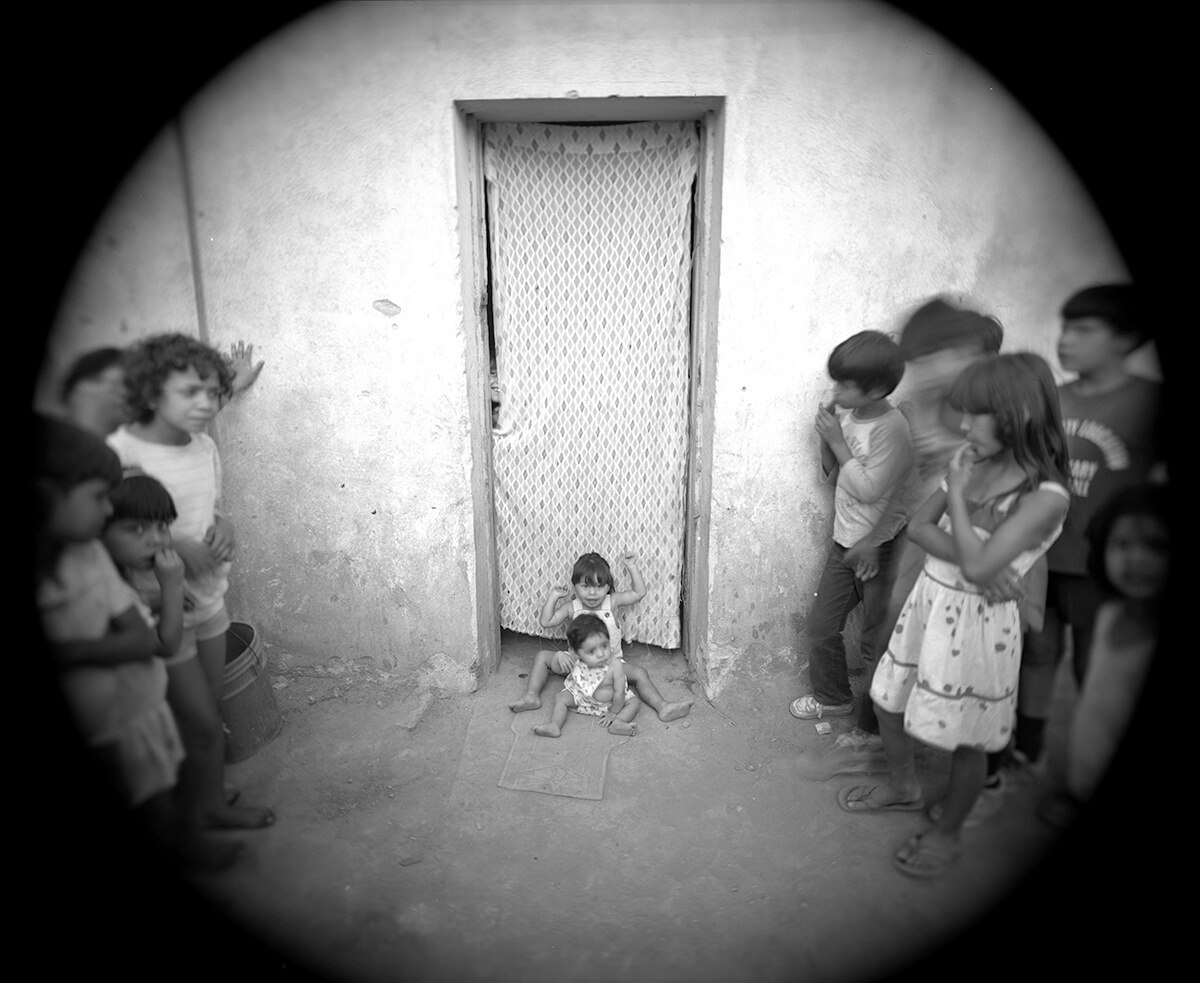Babies by front door, children watch<p>© Meg McKenzie Ryan</p>