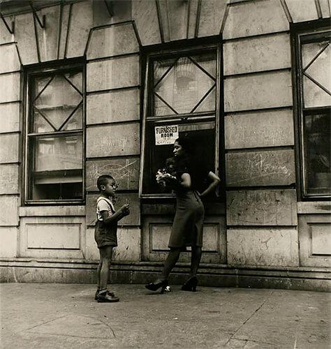 Harlem Document, 1940 © Aaron Siskind Foundation, courtesy of Bruce Silverstein Gallery, NY.<p>© Aaron Siskind</p>