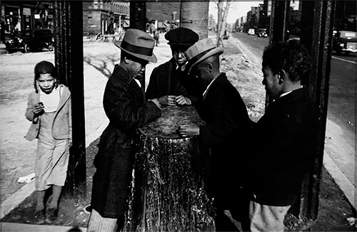 Harlem Document, The Wishing Tree, 1940 © Aaron Siskind Foundation, courtesy of Bruce Silverstein Gallery, NY.<p>© Aaron Siskind</p>