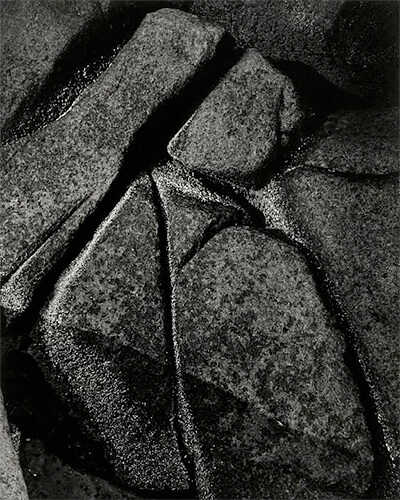 <p>© Aaron Siskind</p>