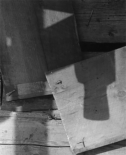 Gloucester 6, 1944 © Aaron Siskind Foundation, courtesy of Bruce Silverstein Gallery, NY.<p>© Aaron Siskind</p>