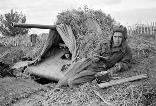 Tank T-34-76, camouflaged for the terrain. Stalingrad, autumn 1942<p>© Arkady Shaikhet</p>