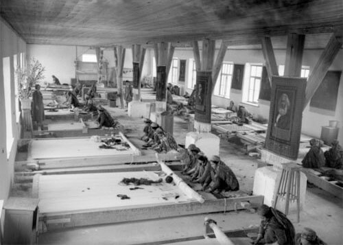 Handmade rug weaving on the ‘Bolshevik’ collective farm. Turkmenia, 1930.<p>© Arkady Shaikhet</p>