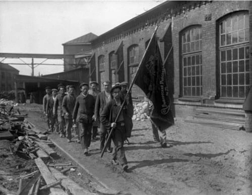 Krasny Proletary plant. Workers campaigning for the first five-year plan. Moscow, 1930<p>© Arkady Shaikhet</p>