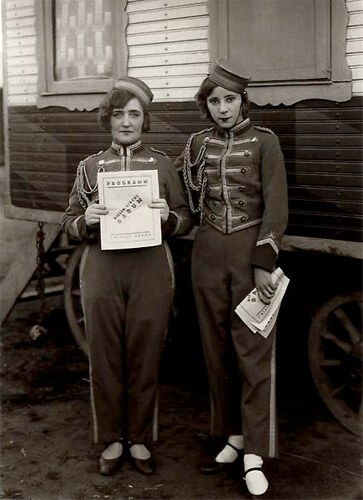 Usherettes, 1926-32<p>© August Sander</p>