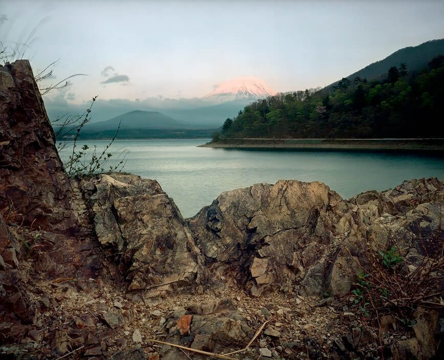 JAPAN. Lake Motosuko. 2000.<p>Courtesy Magnum Photos / © Chris Steele-Perkins</p>