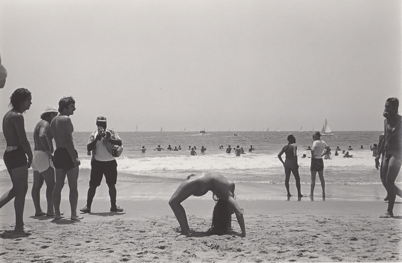 Untitled (Nude woman in bridge position), Venice Beach, CA, 1976<p>© Ed Sievers</p>