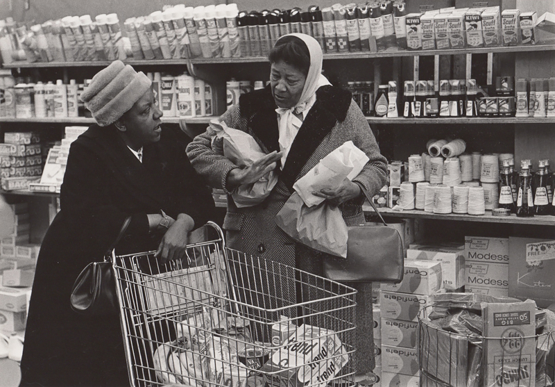 Untitled (two woman grocery shopping), c. 1960’s<p>© Ed Sievers</p>