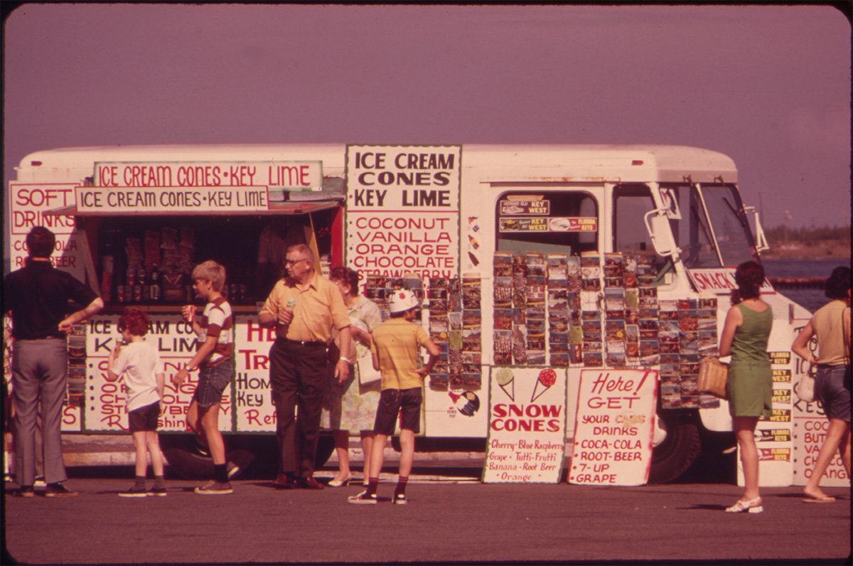 TOURISTS FIND REFRESHMENT AT THE PUBLIC BEACH PIER, May 1972 - NARA<p>© Flip Schulke</p>