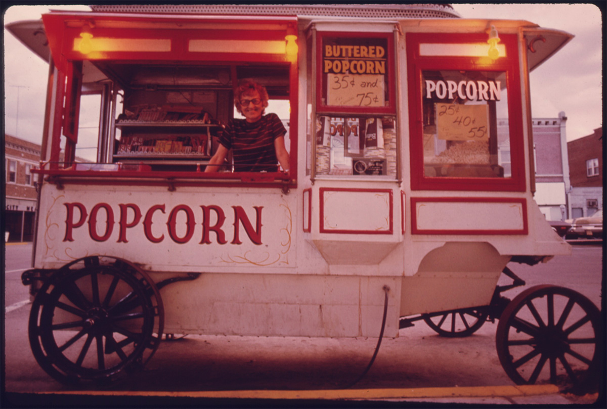 THIS 50-YEAR-OLD POPCORN STAND IS A FIXTURE IN THE COMMUNITY OF NEW ULM, MINNESOTA, July 1974 - NARA<p>© Flip Schulke</p>