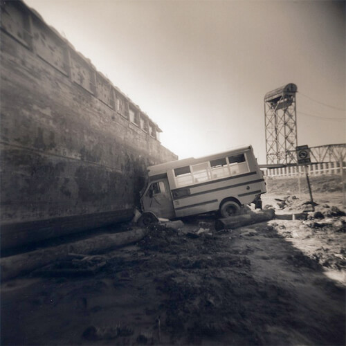 Bus and Barge<p>© Jennifer Shaw</p>