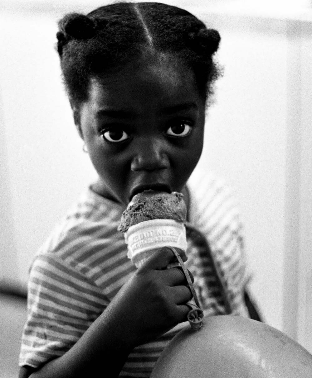 Girl Eating Ice Cream, Chicago, IL, 1967<p>© John Simmons</p>