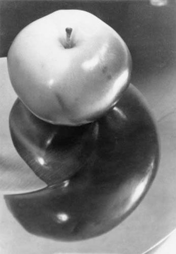 Apple on a Platter, 1932 <p>© Josef Sudek</p>